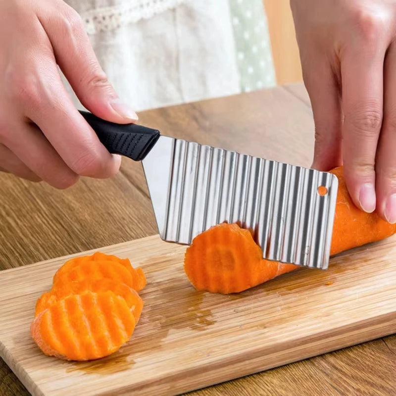 Crinkle Cutter – Stainless Steel Wavy Vegetable Slicer