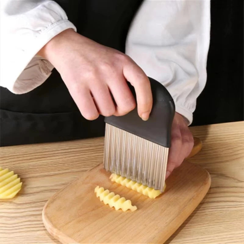 Crinkle Cutter – Stainless Steel Wavy Vegetable Slicer