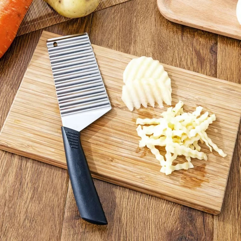 Crinkle Cutter – Stainless Steel Wavy Vegetable Slicer